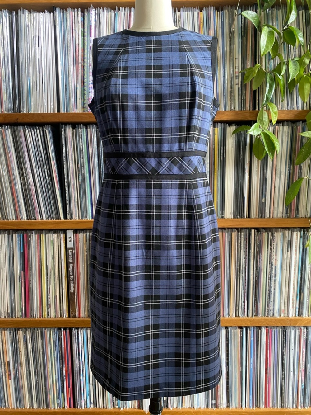 EUC BROOKS BROTHERS - Classic Blue Plaid Sleeveless Sheath Dress - Size 4